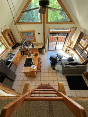 Cabin-Style Ski Home in Minturn with Private Deck